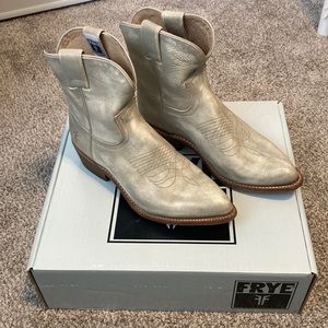 Womens Frye Billy Short Cowboy boots - Size 9.5